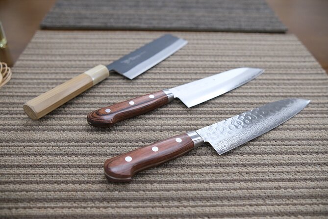 Sakai - Knife Factory and Craft Walking Tour - Choosing a custom knife in Sakai