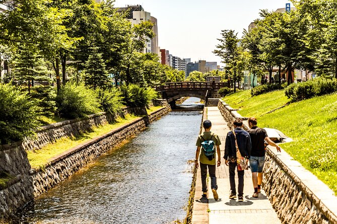 Sapporo Private Tour with a Local – Highlights & Hidden Gems - Nijo Market and the taste of Hokkaido
