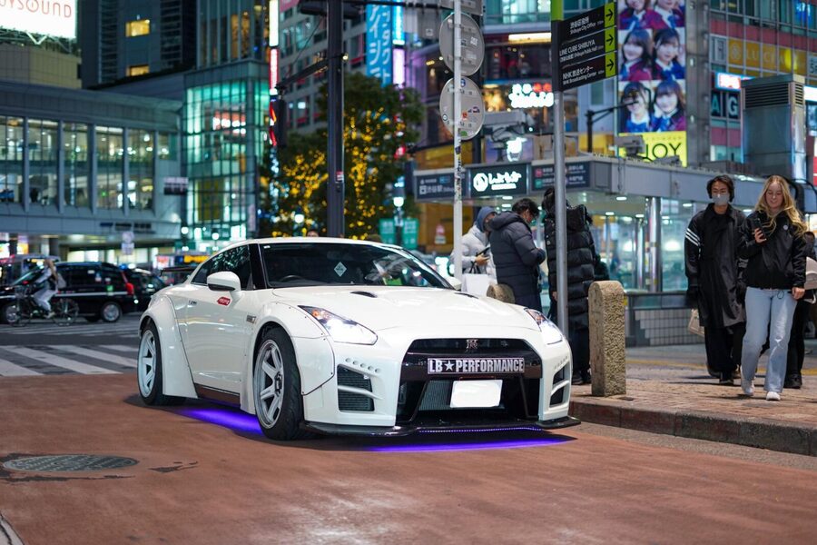 Shibuya City: Daikoku PA GT-R R35, R34, R33 or R32 Tour - What the guide adds to the price
