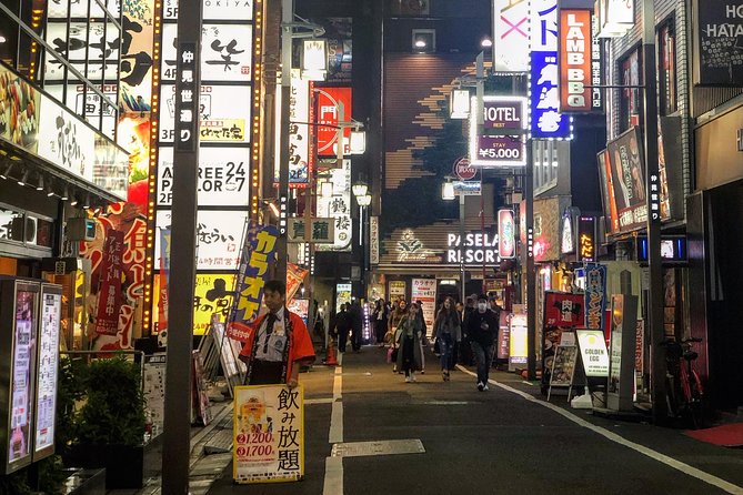 Shinjuku: Golden Gai Food Tour - Ramen with a local shortcut