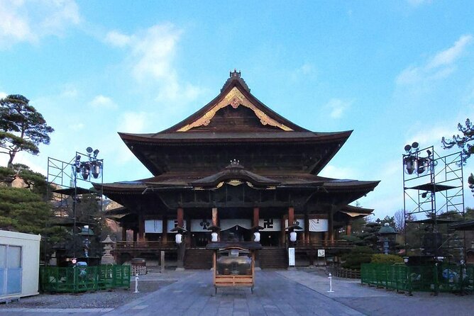 Snow Monkey Park & Zenkoji Temple Nagano Pvt. Full Day Tour. - Who should book this Nagano day trip?
