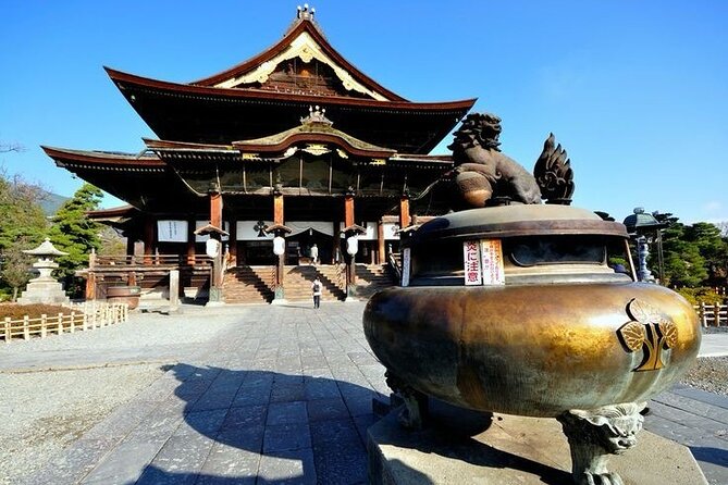 Snow Monkey Park & Zenkoji Temple Nagano Pvt. Full Day Tour. - Should you book it?