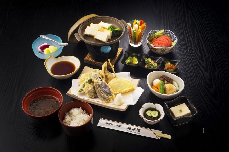 Sumida River: Japanese Traditional Yakatabune Dinner Cruise - Practical advice before you go