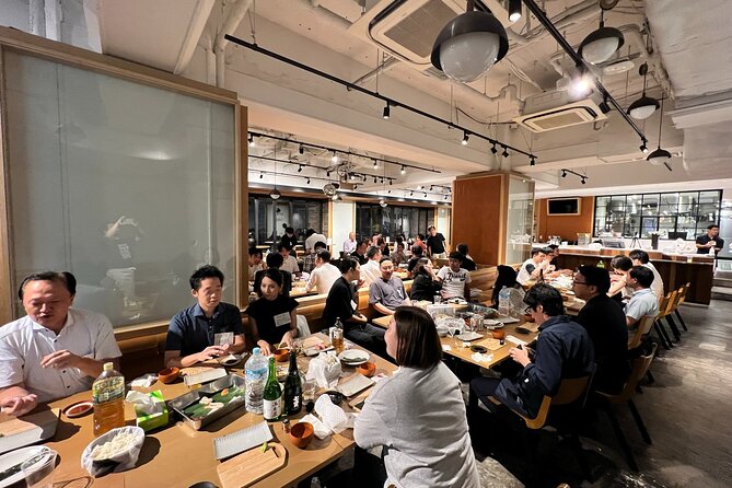 Taisho Sushi Making Class in Tokyo - Making nigiri with real fish and rice