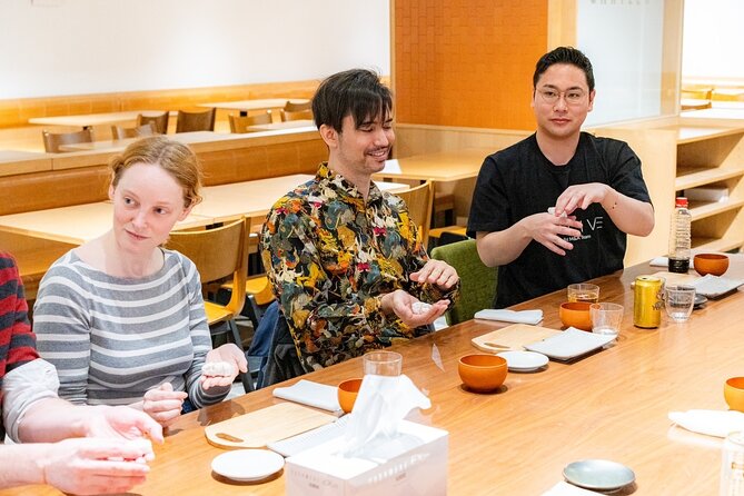 Taisho Sushi Making Class in Tokyo - Rolling maki and learning the right side of nori