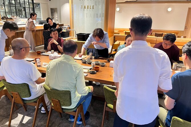 Taisho Sushi Making Class in Tokyo - Building gunkan sushi, the warship-shaped piece
