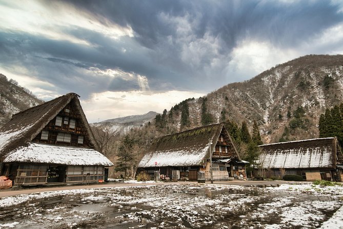 Takayama and Shirakawago/Photoshoot by professional photographer - Walking Takayama’s Preserved Old Town