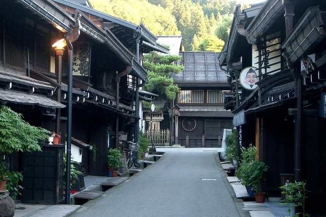 Takayama Half-Day Private Tour with Government Licensed Guide - Hida-Takayama Miyagawa Morning Market