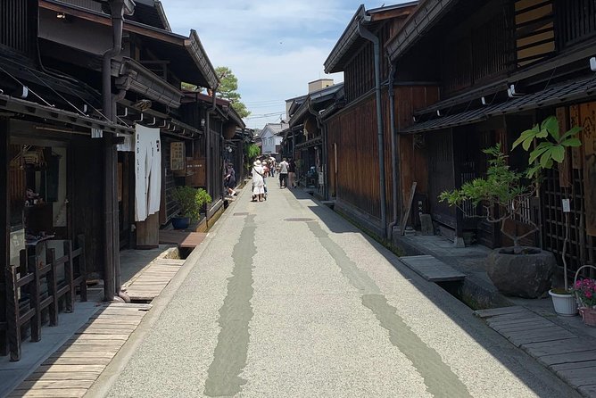 Takayama Old Town Walking Tour with Local Guide - Key points to know before booking