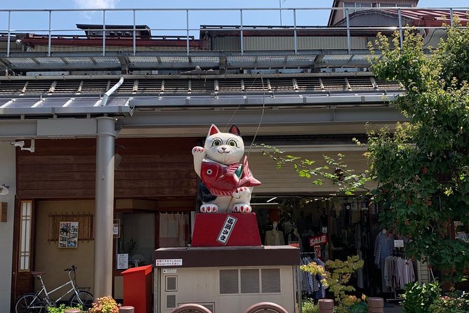Takayama Old Town Walking Tour with Local Guide - Starting among the wooden streets of Kamisannomachi