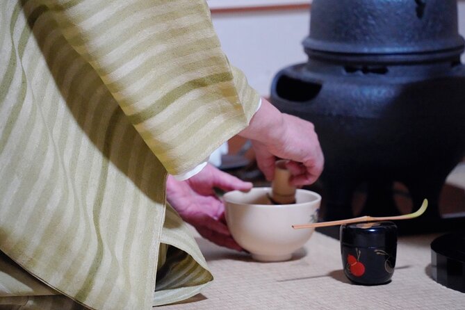 Tea ceremony by the tea master in Kyoto SHIUN AN - Daitoku-ji gives the setting real cultural weight