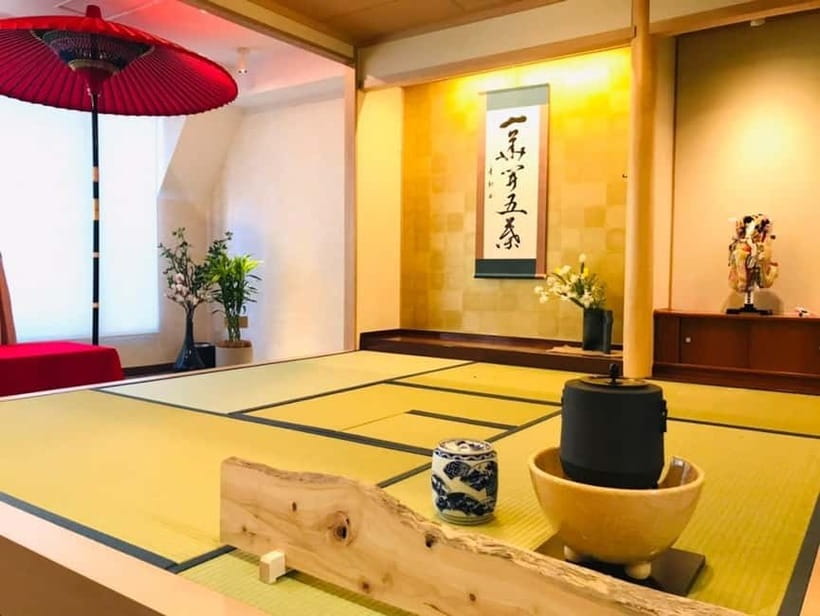 Tea ceremony experience in Japanese-style room 60min - Entering Wasako near Asakusa