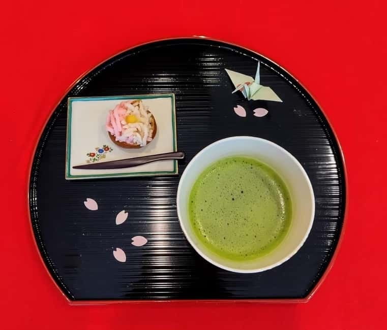 Tea ceremony experience in Japanese-style room 60min - Choosing a bowl with its own character