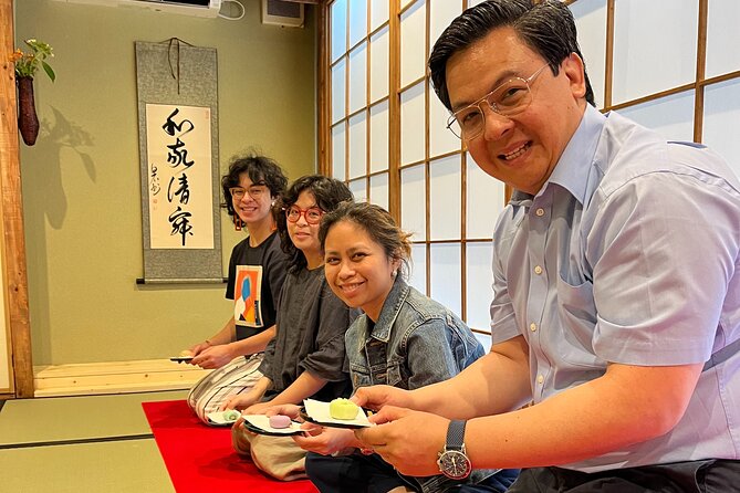 Tea Ceremony Experience in Osaka Doutonbori - A quiet room above Dotonbori