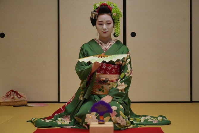 The Art of Geisha: Exclusive Show & Gion Walking Tour - Beginning at the Statue of Izumo-no-Okuni