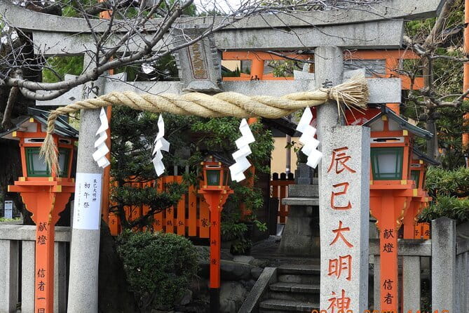 The Way of Tea: Kyoto Crafts, Hidden Temples & Wabi-Sabi Walk - Group size, weather, and practical comfort