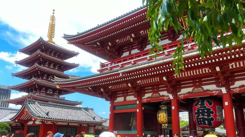 Tokyo: Asakusa and Tokyo’s Oldest Temple Senso-ji Tour - Kaminarimon Gate: A Dramatic Start