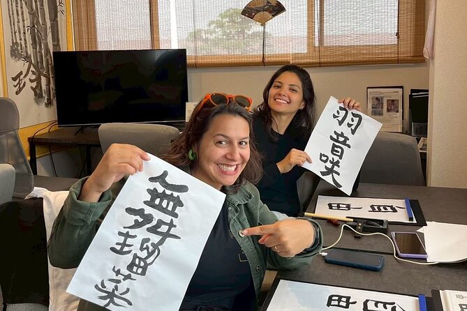 Tokyo Asakusa：Calligraphy & Make T-shirt Activity - Choosing a design for your T-shirt