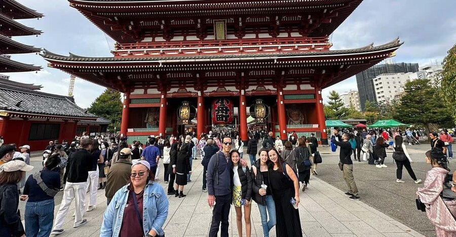 Tokyo Asakusa & Senso-Ji Walking tour With A Guide - Kaminarimon Gate and the approach to Senso-ji
