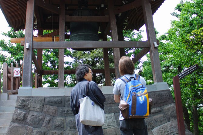 Tokyo: Asakusa Walking Tour with Japanese Comedian - Yogodo and Awashimado