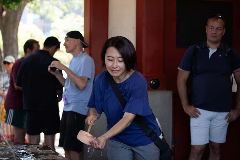 Tokyo: Asakusa Walking Tour with Sensoji Temple Visit - Asakusa Shrine and the meeting of two traditions