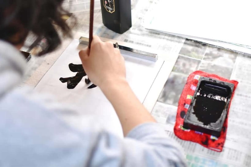 Tokyo: Calligraphy Workshop Craft Your Own Art in Asakusa - Traditional Brushes and the Modern Fude Pen