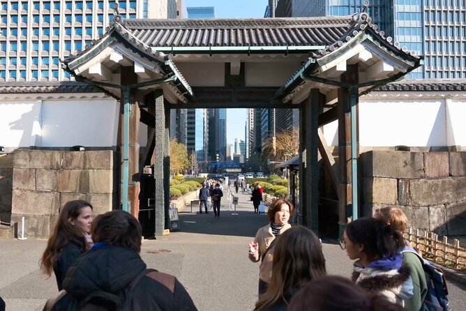 Tokyo Castle, Imperial Palace, Shogun & Garden Walking Tour - Ninomaru Garden and the calmer side of Tokyo