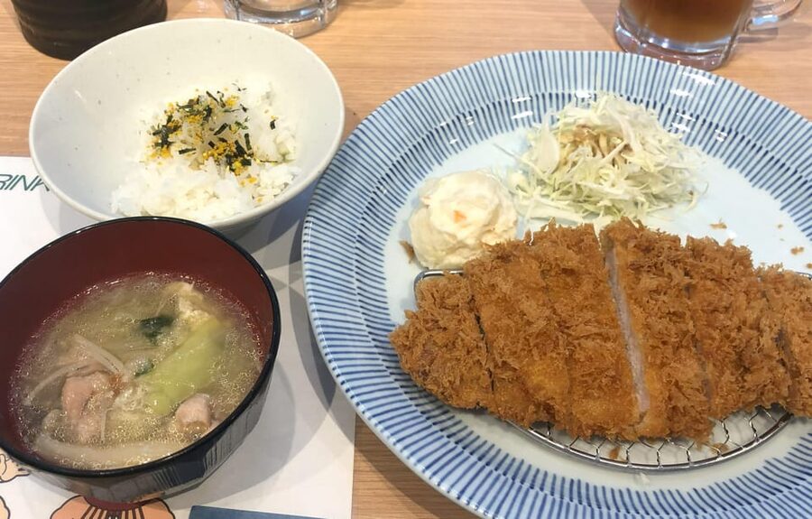Tokyo: Challenge Sumo Wrestlers and Enjoy Meal - Who should book this Tokyo activity?