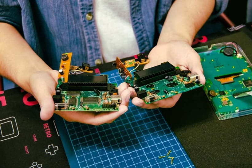 Tokyo: Gameboy Mod Workshop at Akihabara - Who will enjoy this Game Boy build most?