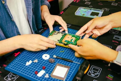 Gameboy Mod Workshop at Akihabara