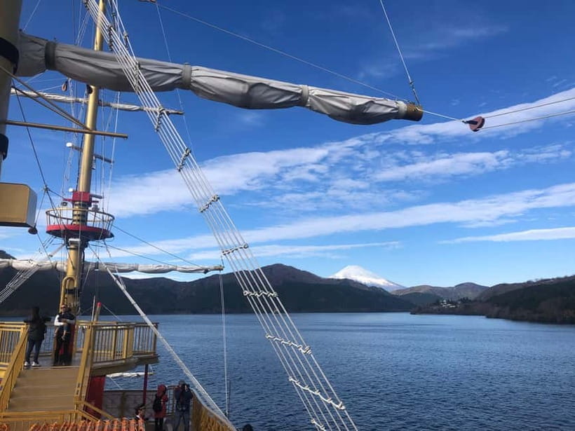 Tokyo: Hakone Fuji Day Tour w/ Cruise, Cable Car, Volcano - Lake Ashi and the pirate boat