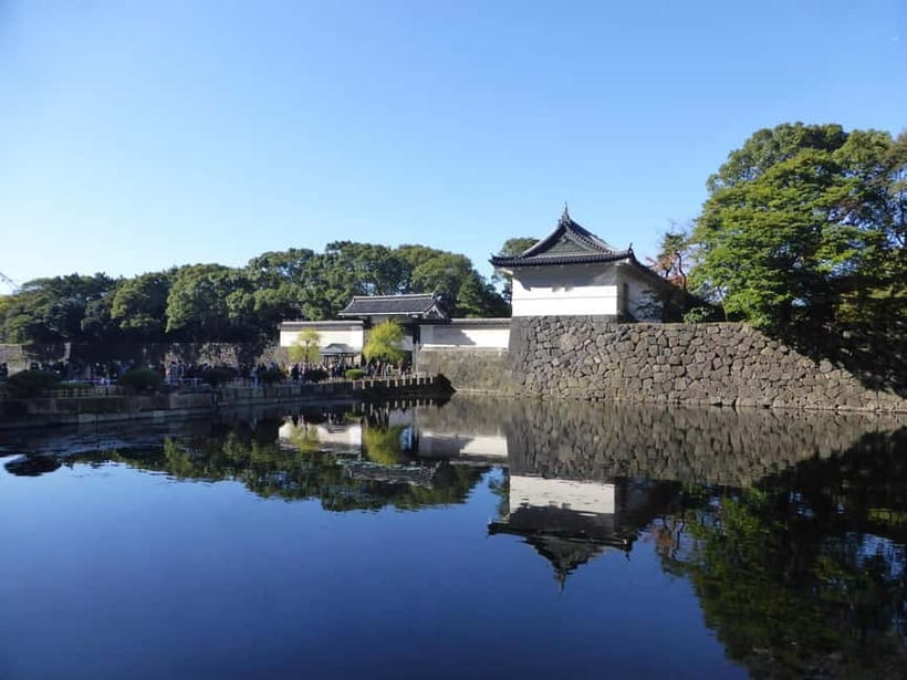 Tokyo: Imperial Palace East Gardens Walking Tour - Stone walls, gates, and the castle’s defensive logic