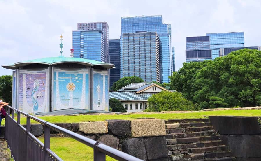 Tokyo: Imperial Palace Japanese History Walking Tour - Why this palace walk helps you understand Tokyo