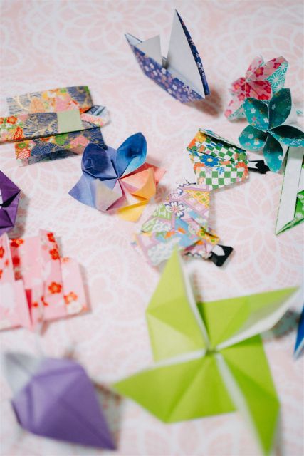 Tokyo: Learn Traditional Origami with a Local - Selecting traditional and modern Japanese paper