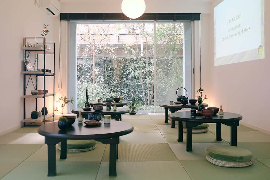 Tokyo: Matcha and Kimono Experience - The host and teaching style
