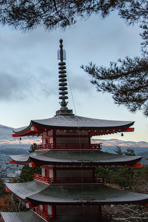 Tokyo: Mount Fuji & Hakone Private Tour with Guide - Oshino Hakkai: ponds, snacks, and a sensible lunch stop