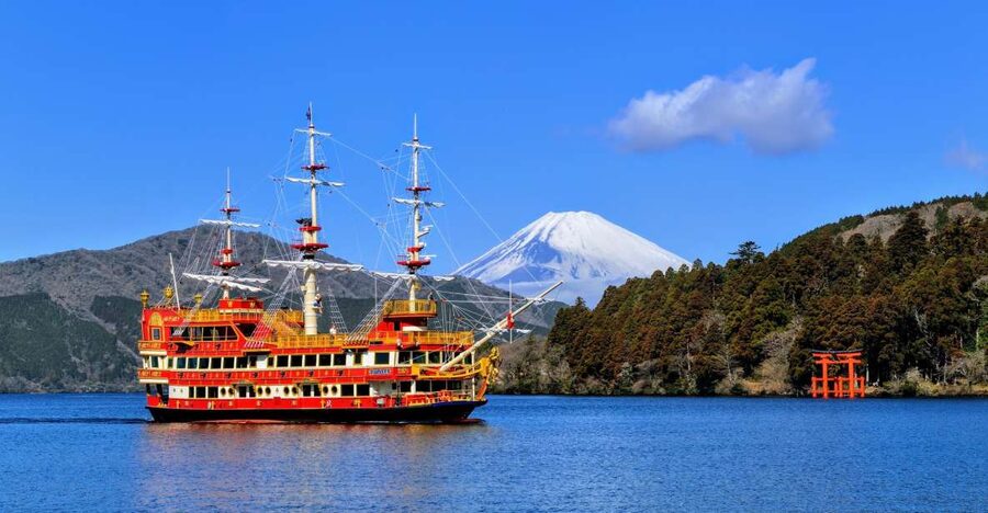 Tokyo: Mt. Fuji 5th Station & Hakone Cruise 1-Day Bus Tour - Starting in Shinjuku and leaving Tokyo behind