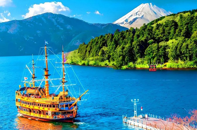 Tokyo: Mt. Fuji Cruise & Hakone Ropeway Day Trip by Bus - Hakone Shrine and the floating Peace Torii