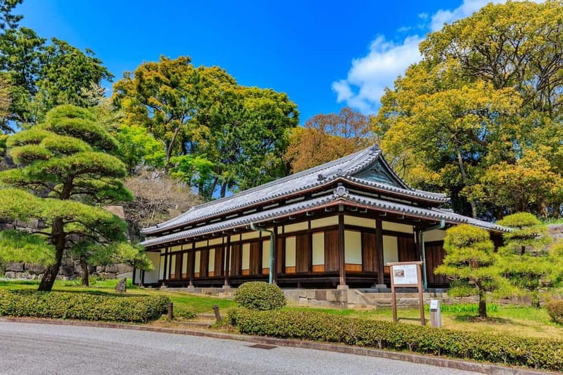 Tokyo: Pvt. Tour - Edo Castle & Imperial Palace East Gardens - Ninomaru Garden and its changing seasons
