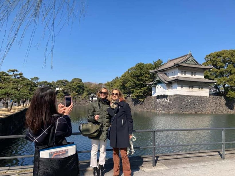 Tokyo: Pvt. Tour - Edo Castle & Imperial Palace East Gardens - What the private guide adds