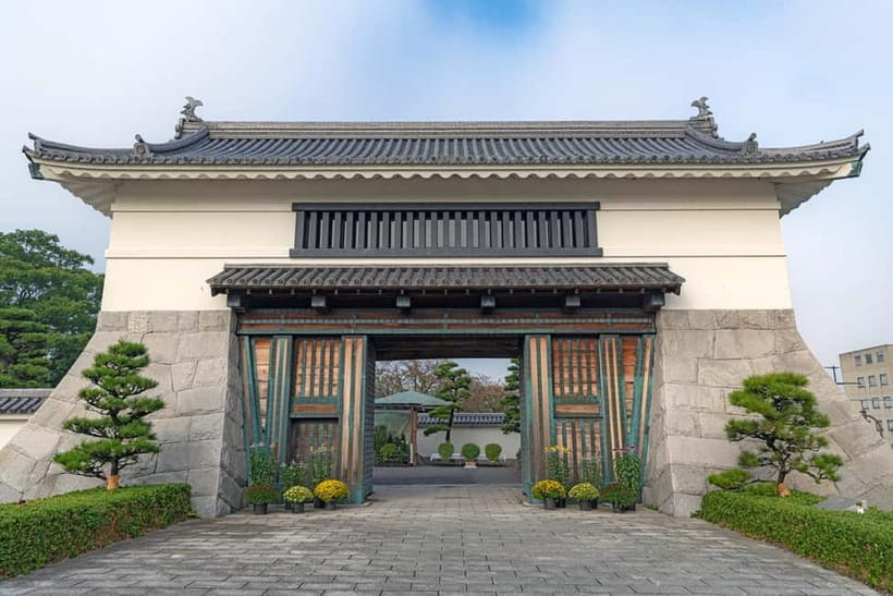 Tokyo: Pvt. Tour - Edo Castle & Imperial Palace East Gardens - Price and practical value at $63