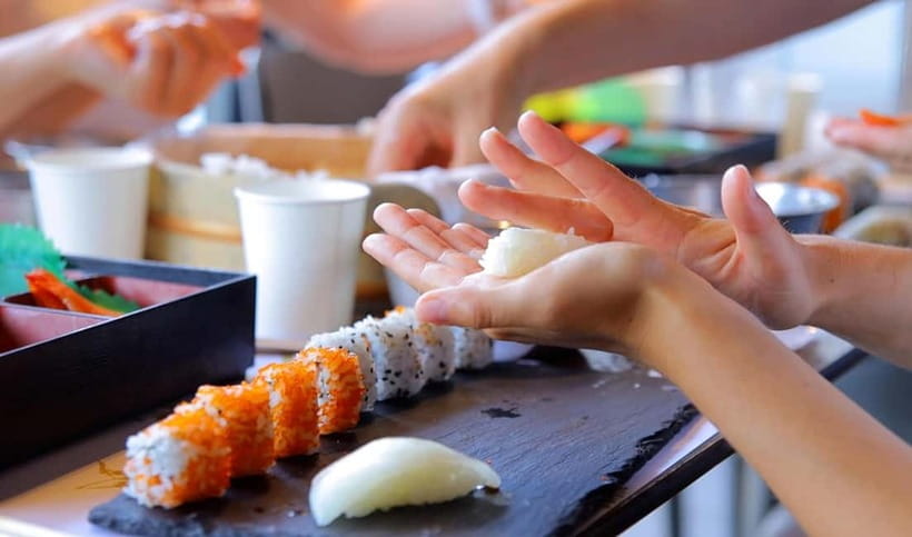 Tokyo: Roll and Authentic Sushi Making Class in Asakusa - Making nigiri: where the real challenge begins