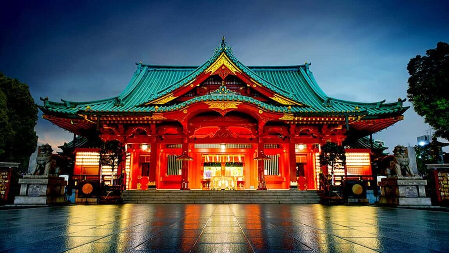 Tokyo: Samurai Entertainment Night Show in Kanda Shrine - Arriving at Kanda Myojin after sunset