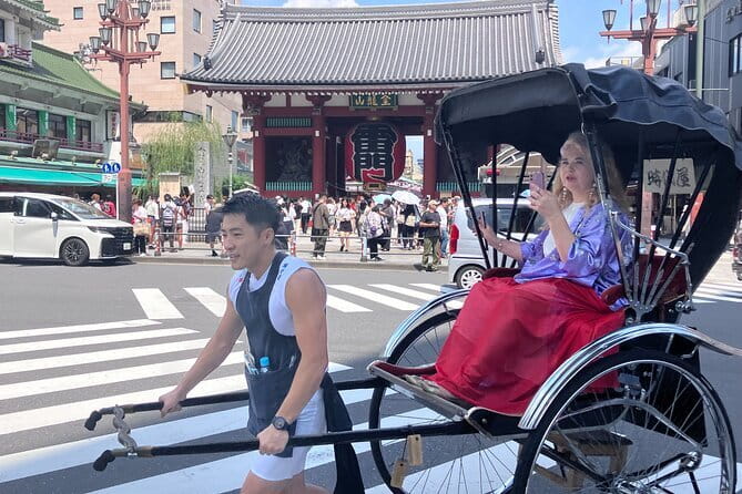 Tokyo: Shibuya Highlights Walking Tour & Secret View Spot - What the guides add for your money