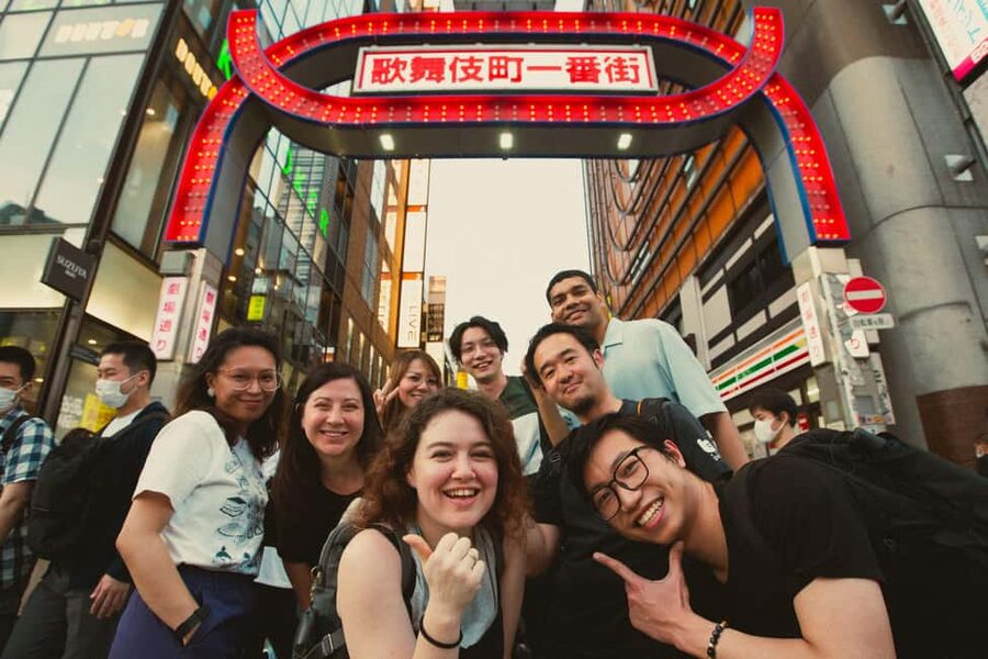 Tokyo: Shinjuku Izakaya and Golden Gai Bar Hopping Tour (2h) - What the Guides Add