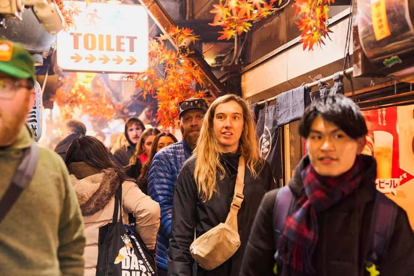 Tokyo: Shinjuku Nightlife & Secret Backstreets Walking Tour - Kabukicho and the story behind the neon