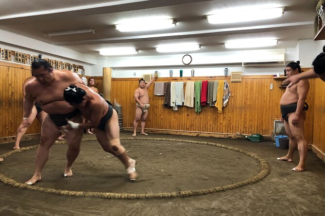 Tokyo Sumo Morning Training/ Sumo Practice with Wrestlers - Meeting a wrestler after practice