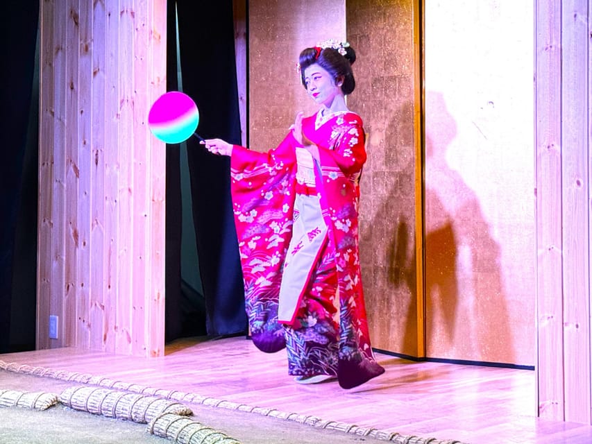 Tokyo: Sumo Show Experience with Chicken Hot Pot and a Photo - The closing photo and souvenir gift bag