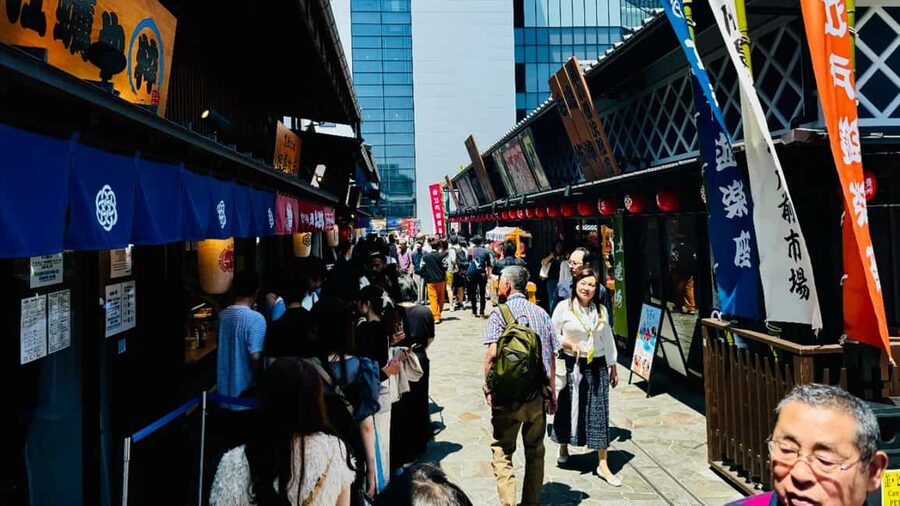 Tokyo: Toyosu Tuna Auction &Tsukiji Market Gourmet Adventure - The short transfer from Toyosu to Tsukiji