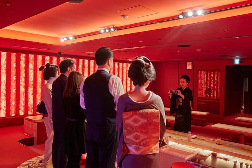 Tokyo: Traditional Geisha Experience Show & Japanese Dinner - Ozashiki games and direct conversation